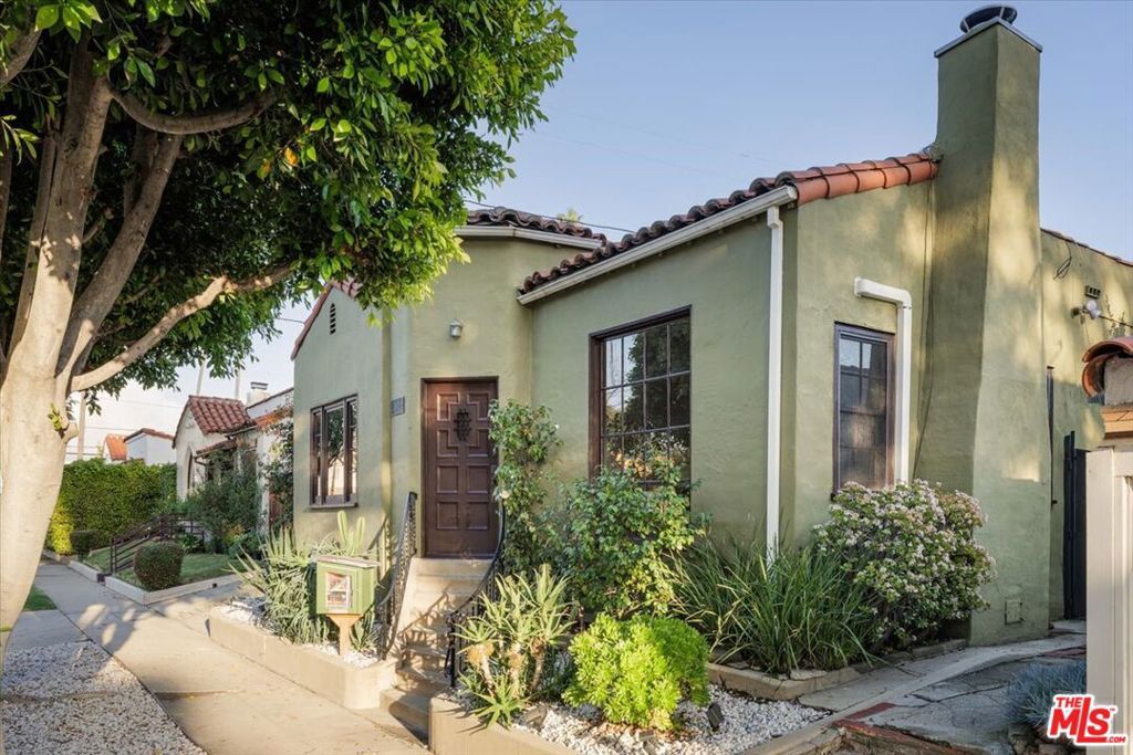 Photo of 3812 Dover Street, Los Angeles, CA 90039 (MLS # 26651169)