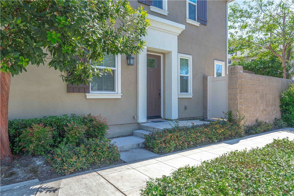 399 N Avelina Way