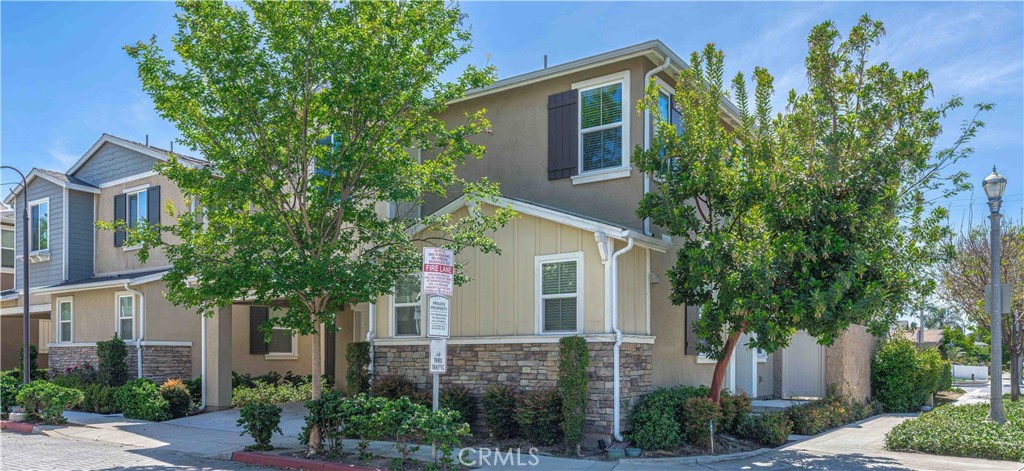 399 N Avelina Way