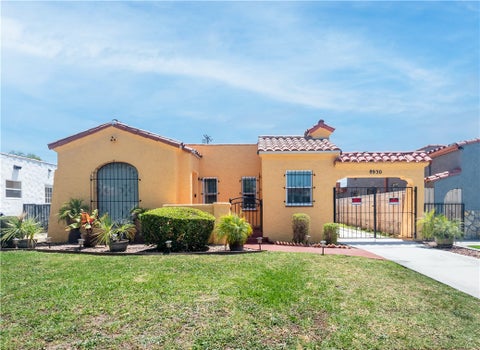 Photo of 8930 S Hobart Blvd BLVD, Los Angeles, CA 90047 (MLS # DW26172573)