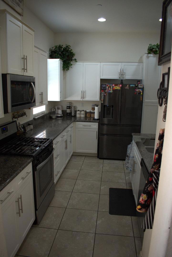 1233 La Colina Street