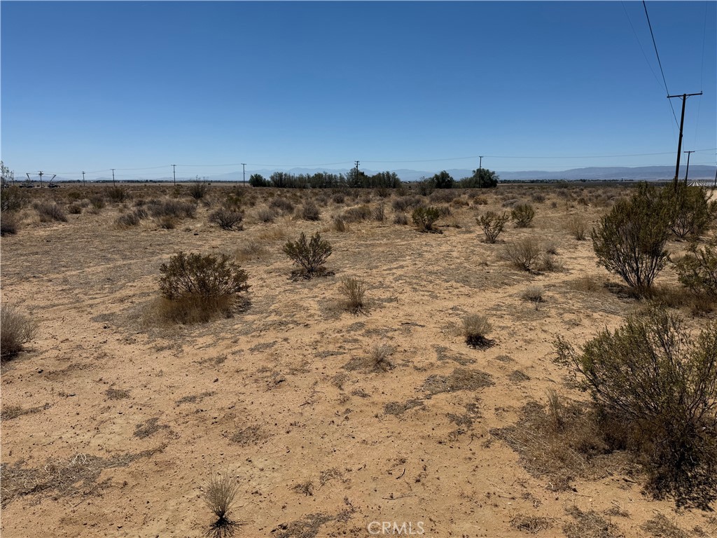 Paved Street frontage next to Willow Springs race track. Off grid desert living or on grid with utilities at the paved street. Also includes adjacent 2.7 Acres for a total of 10 acres.