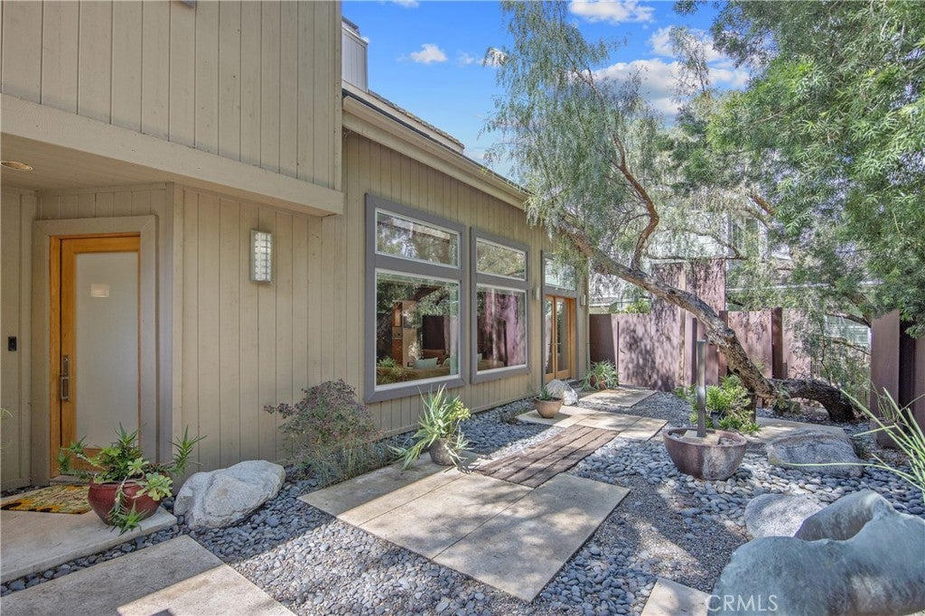 4109 Empis Street