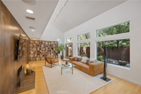 Photo of 4109 Empis Street, Woodland Hills, CA 91364 (MLS # SR26070483)