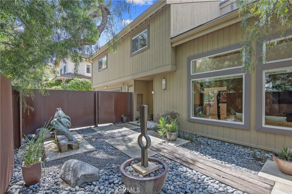 4109 Empis Street