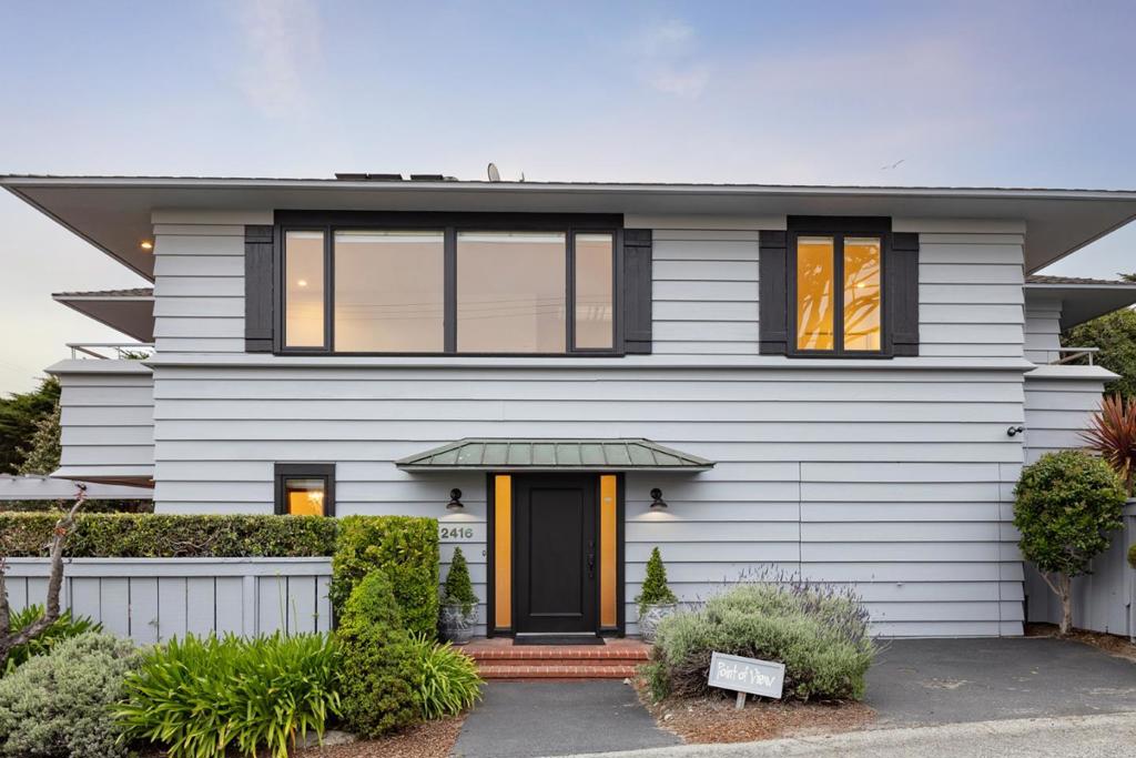 2416 Bay View Avenue