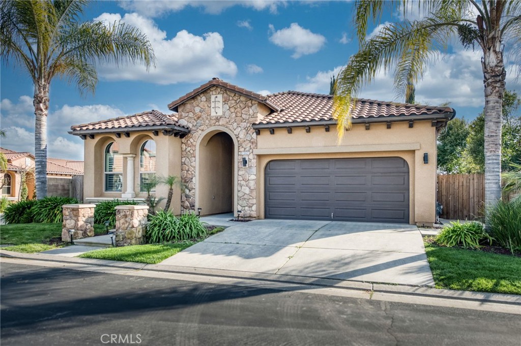 1563 E Via Mirasol