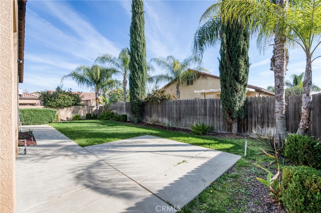 1563 E Via Mirasol