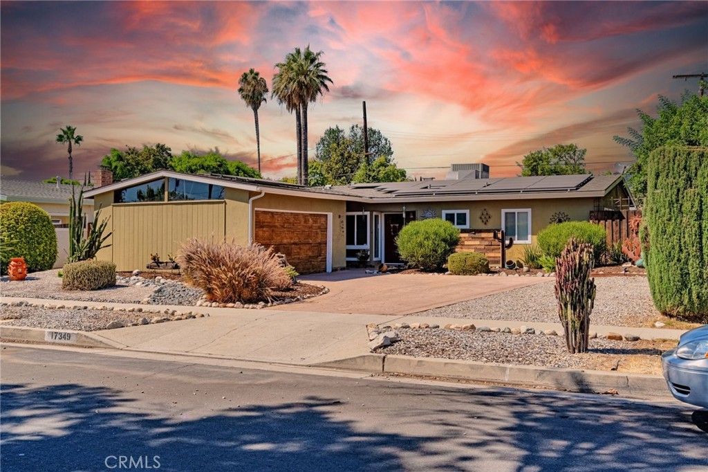 Photo of 17349 Hartland Street, Van Nuys, CA 91406 (MLS # SR25187057)
