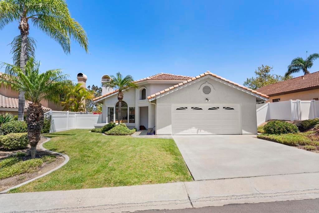 714 Poinsettia Park S