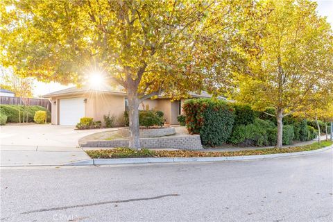 Photo of 613 Navajo Ave, Paso Robles, CA 93446 (MLS # NS25275092)