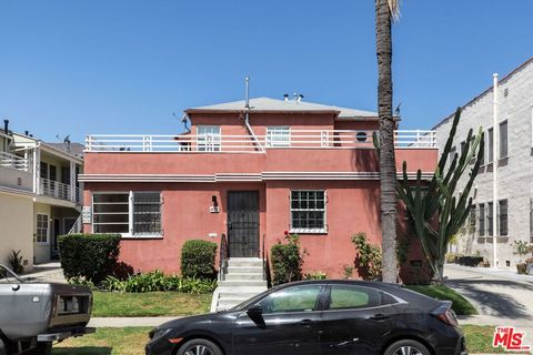 Photo of 413 1/2 N Gardner Street, Los Angeles, CA 90036 (MLS # 26655929)