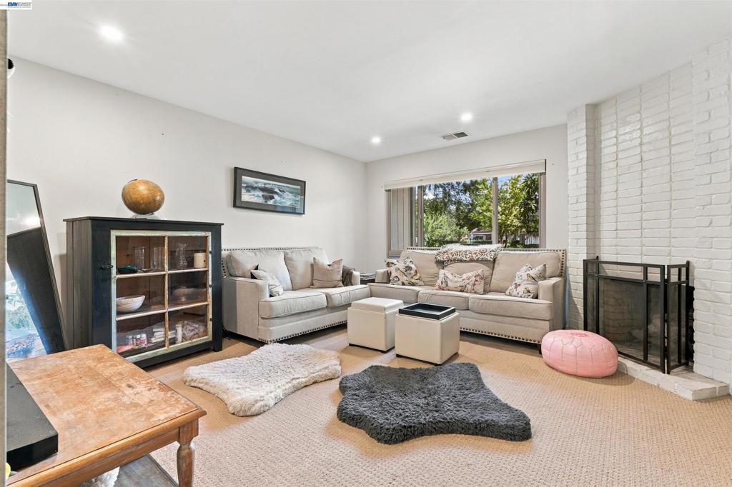 3349 Solomon Lane