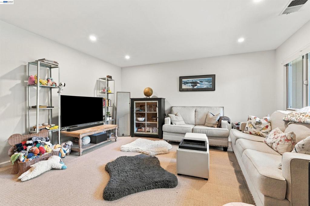3349 Solomon Lane