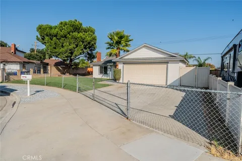 9825 Chantry Ave, Fontana, CA 92335 - MLS#: CV25250018