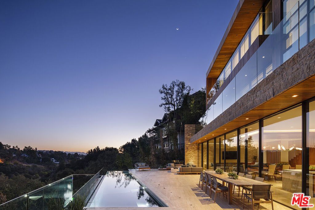 Photo of 1716 San Remo Drive, Pacific Palisades, CA 90272 (MLS # 25608179)