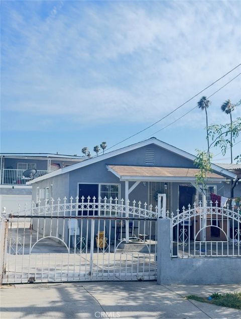 Photo of 4132 W 105th ST, Inglewood, CA 90304 (MLS # RS26119293)