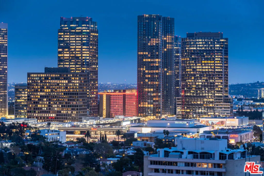 Los Angeles, California 90024, United States, 2 Bedrooms Bedrooms, ,2 BathroomsBathrooms,Residential,Active,135918