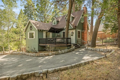 Photo of 380 Hemlock DR, Lake Arrowhead, CA 92352 (MLS # IG26139344)