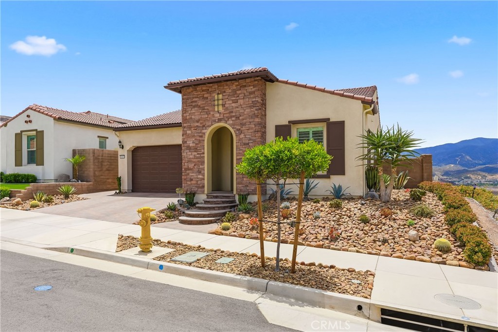 11829 Wandering Way