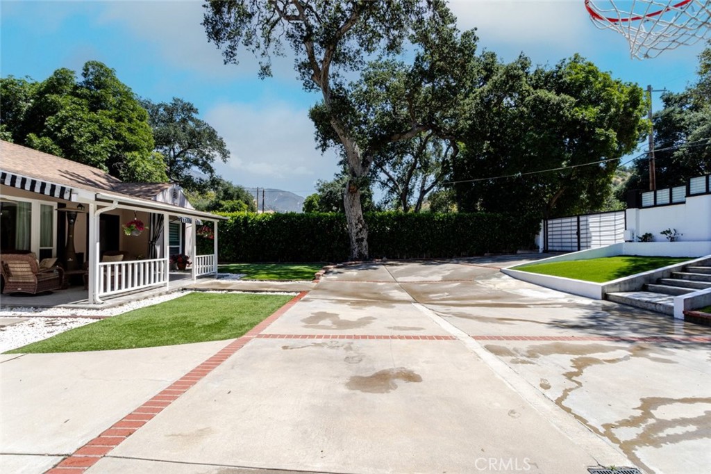 7284 Saint Estaban Street