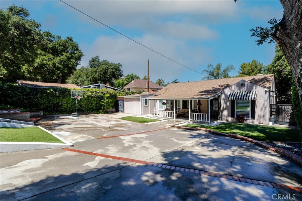 7284 Saint Estaban Street