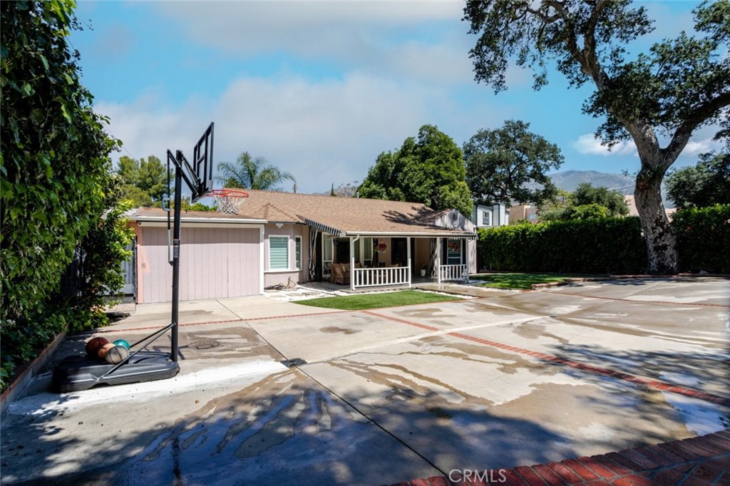 7284 Saint Estaban Street