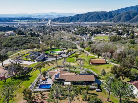 Photo of 625 Kimbark Ave, Devore, CA 92407 (MLS # CV26040240)