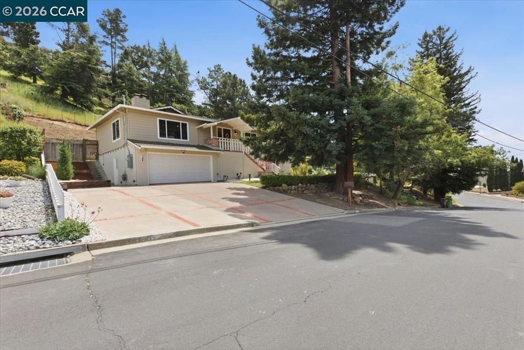Photo of 125 Elysian Fields Dr, Oakland, CA 94605 (MLS # 41132301)