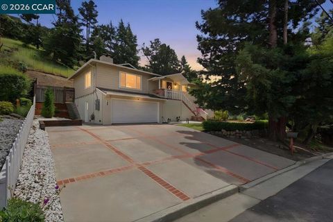 Photo of 125 Elysian Fields Dr, Oakland, CA 94605 (MLS # 41132301)