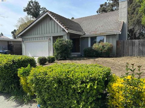 Photo of 717 Whispering Bay Ln Ln, Suisun City, CA 94585 (MLS # 41127795)
