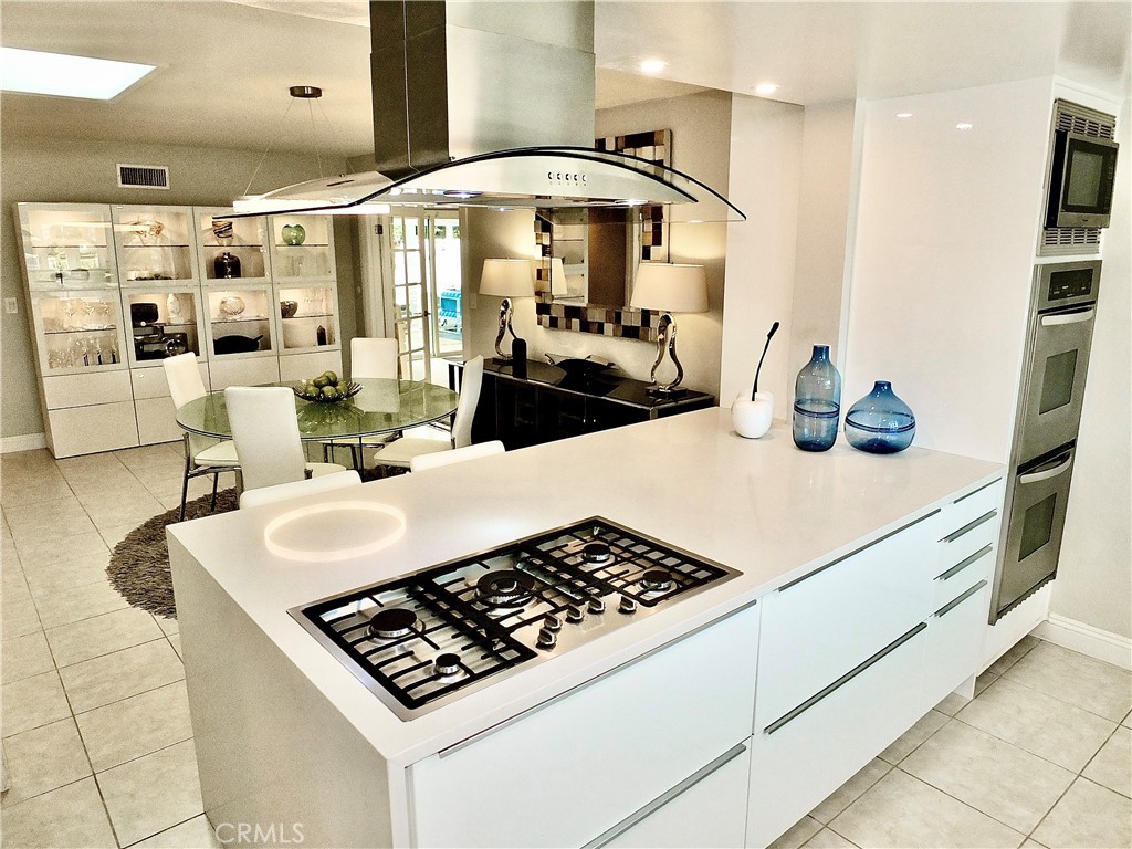 Costa Mesa, California, 92626, United States, 3 Bedrooms Bedrooms, ,2 BathroomsBathrooms,Residential,Active,2019486