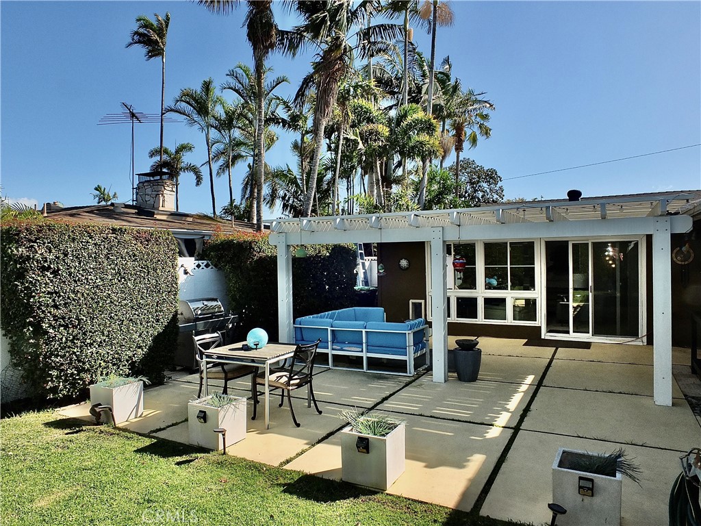 Costa Mesa, California, 92626, United States, 3 Bedrooms Bedrooms, ,2 BathroomsBathrooms,Residential,Active,2019486