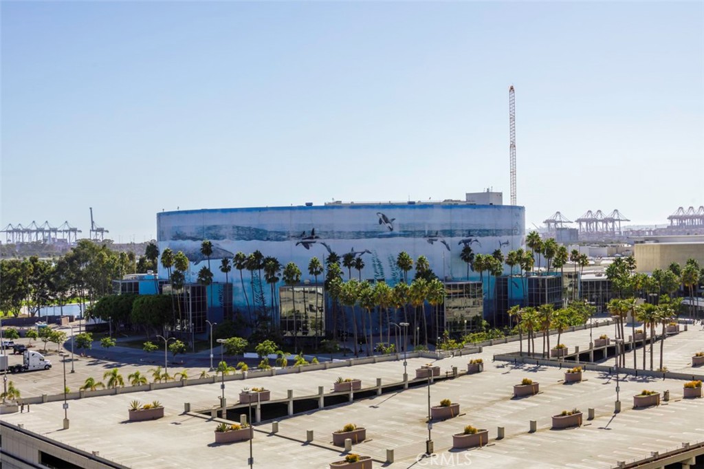 525 E Seaside Way 704