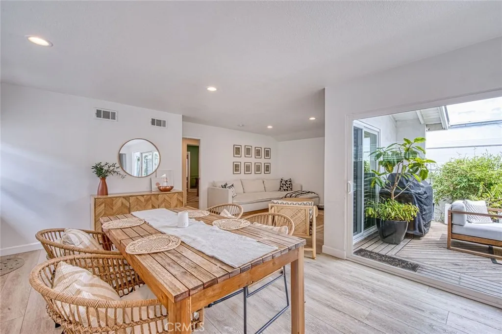 Newport Beach, California 92663, United States, 4 Bedrooms Bedrooms, ,3 BathroomsBathrooms,Residential,Active,207965