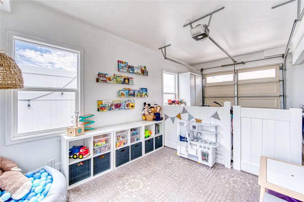 Newport Beach, California 92663, United States, 4 Bedrooms Bedrooms, ,3 BathroomsBathrooms,Residential,Active,207965