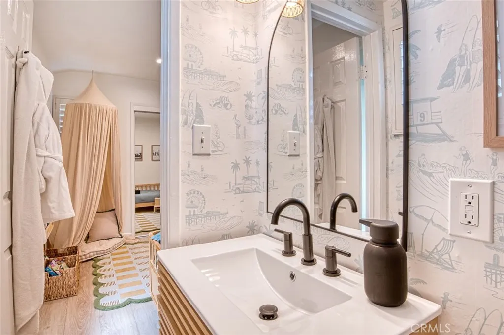 Newport Beach, California 92663, United States, 4 Bedrooms Bedrooms, ,3 BathroomsBathrooms,Residential,Active,207965