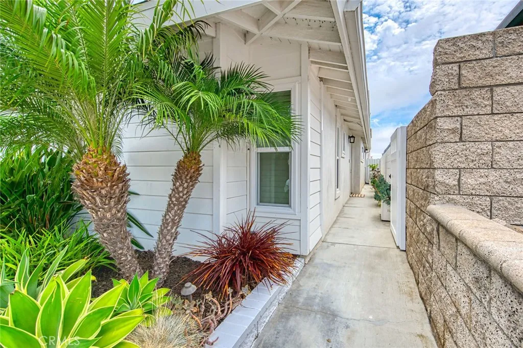 Newport Beach, California 92663, United States, 4 Bedrooms Bedrooms, ,3 BathroomsBathrooms,Residential,Active,207965