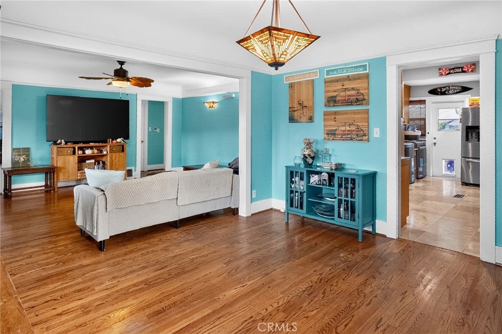 217 W Whiting