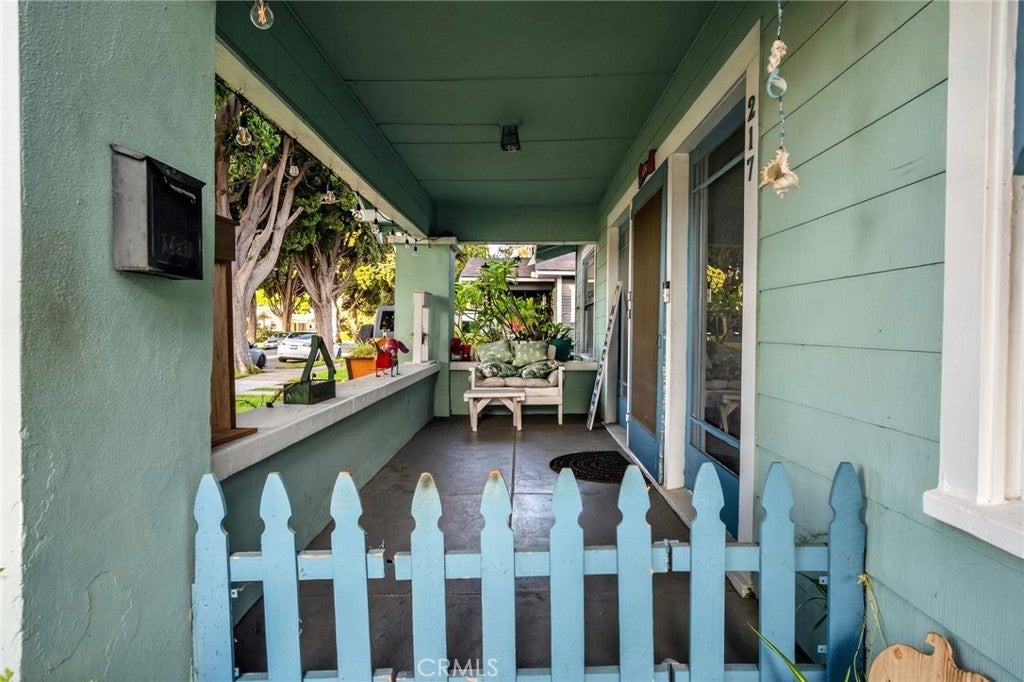 217 W Whiting