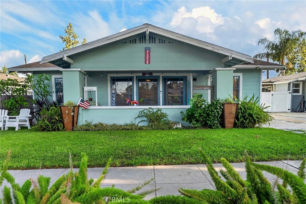 217 W Whiting