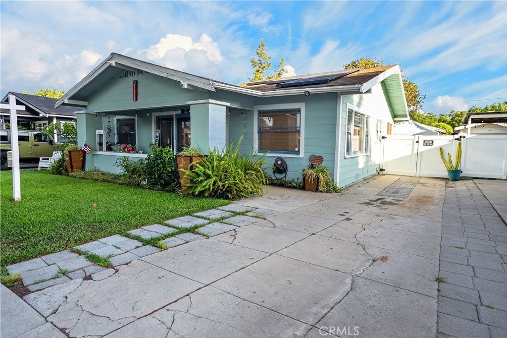 217 W Whiting