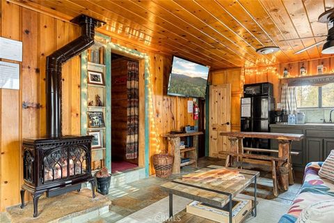 Photo of 40104 Mahanoy Ln Ln, Big Bear Lake, CA 92315 (MLS # SB26027733)