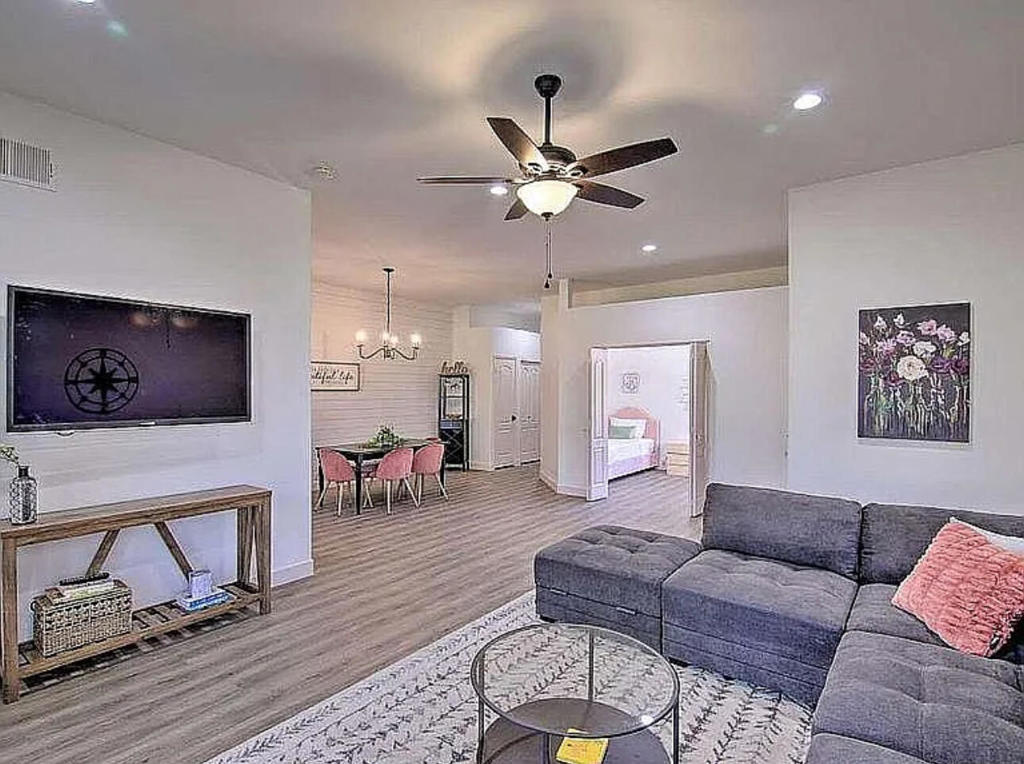 Mission Hills East - Residential Lease