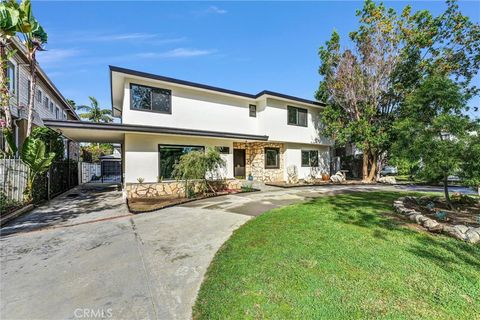 Photo of 1801 Buckingham Road, Los Angeles, CA 90019 (MLS # RS26101230)