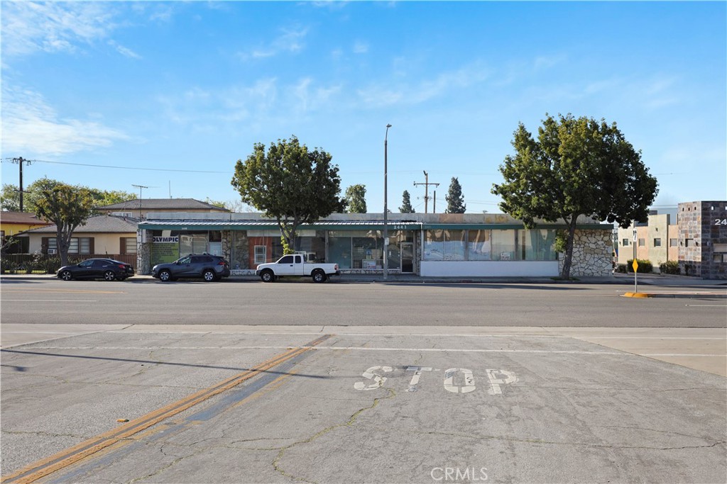 2435 W Beverly Boulevard