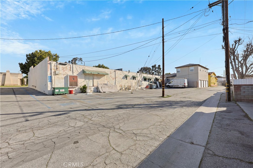 2435 W Beverly Boulevard