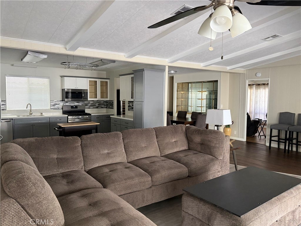 8651 Foothill 170