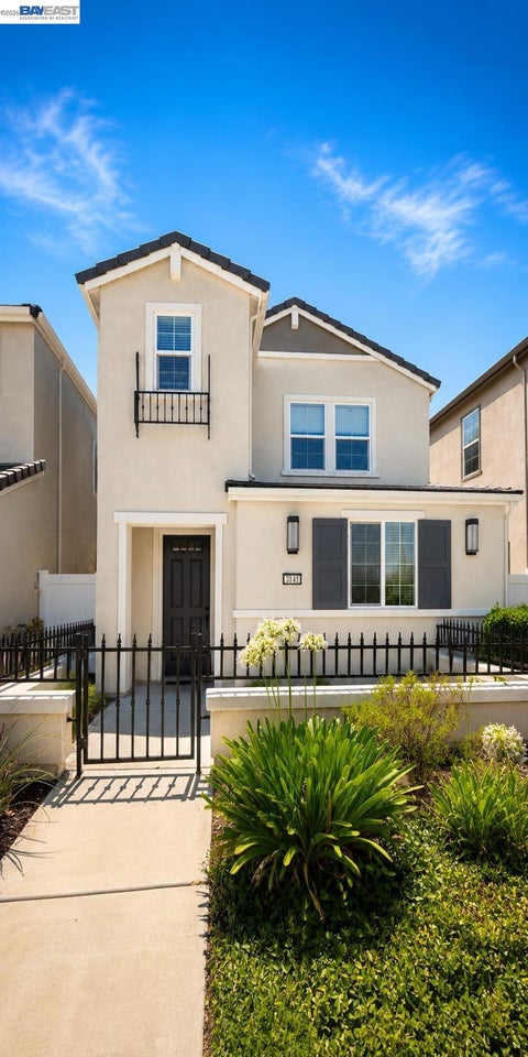 Photo of 3141 Bluebird court CT, West Sacramento, CA 95691 (MLS # 41142176)