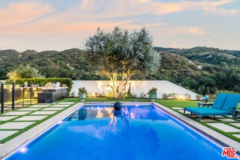 2691 Country Ridge Road Calabasas CA 91302